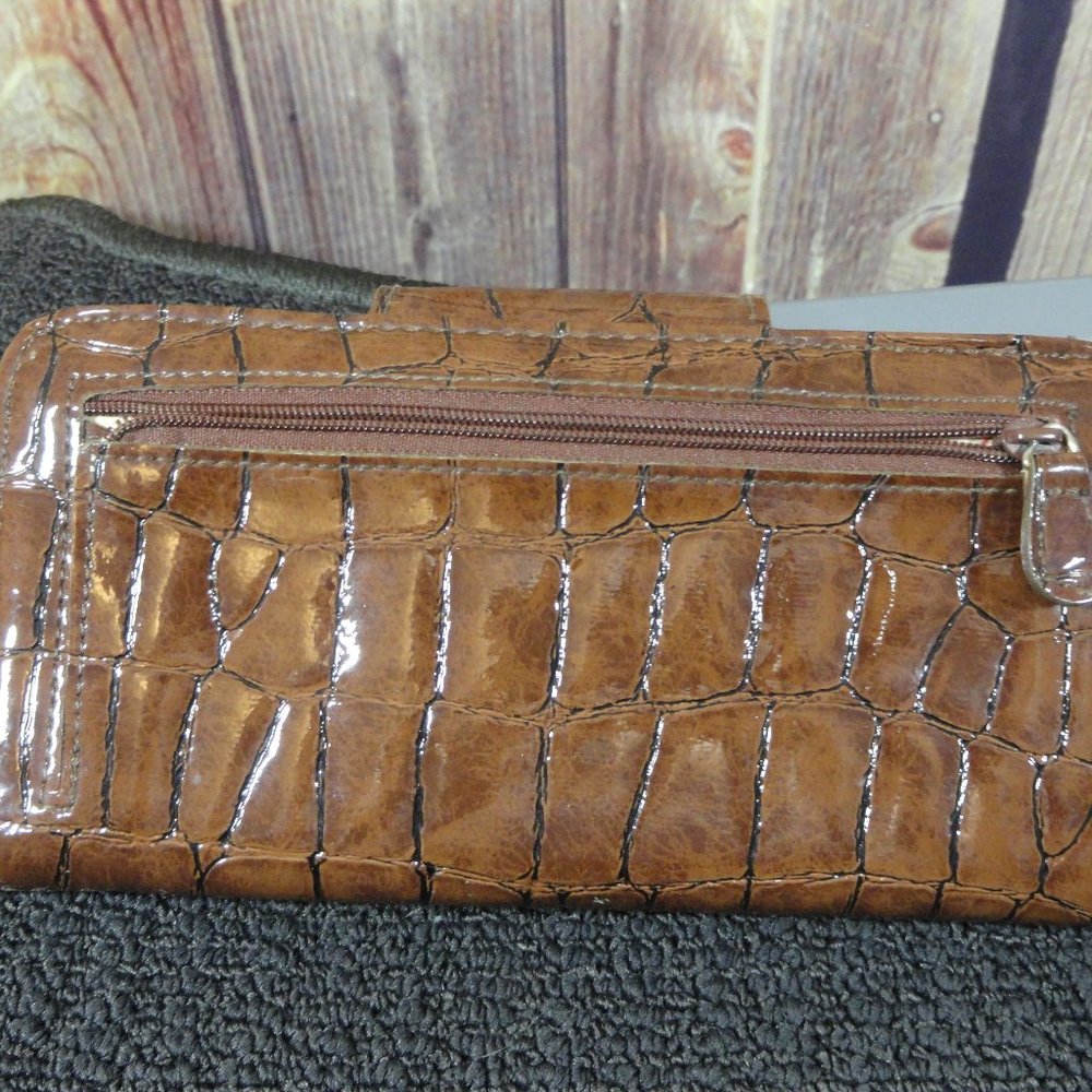 VTG Liz Claibornesnap closure faux scale wallet womens. plaid inside~Cute - Picture 2 of 9